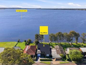 Absolute Waterfront Luxury with North East Aspect