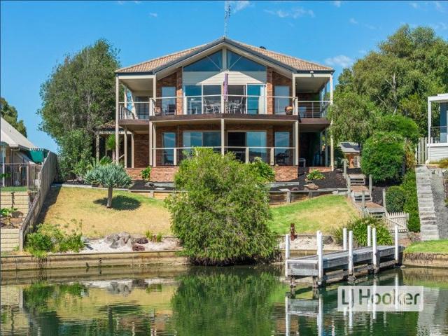 ABSOLUTE WATERFRONT LIVING WITH JETTY BERTH IN PRESTIGIOUS CANAL COURT