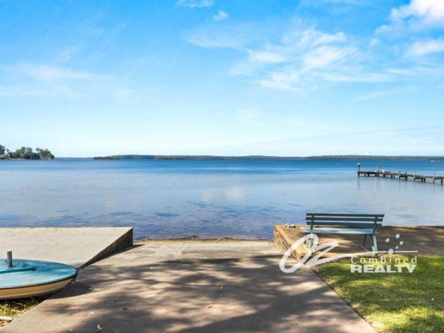 Absolute Waterfront Living with Private Access to St Georges Basin