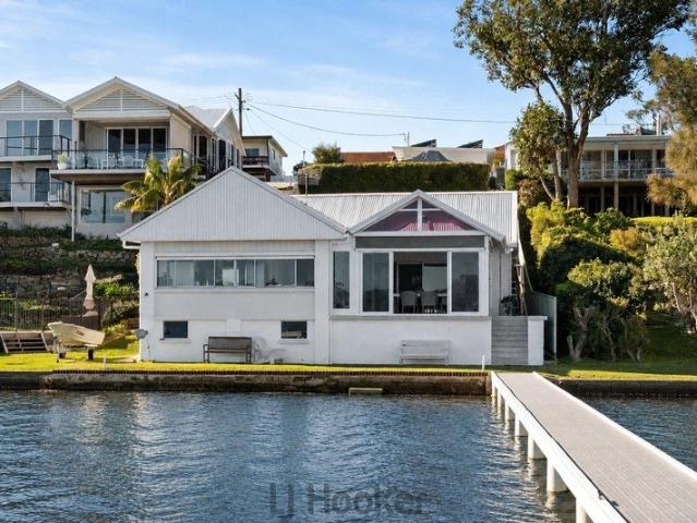 Absolute Waterfront Living with Private Jetty