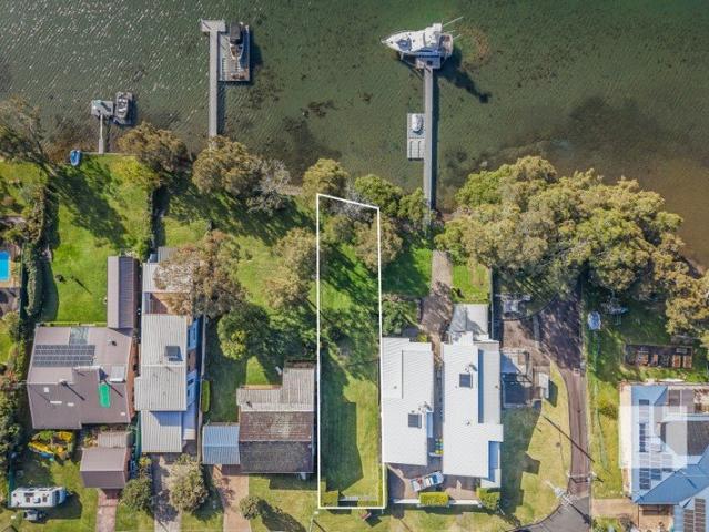 Absolute Waterfront Living with Spectacular Lake Macquarie Views