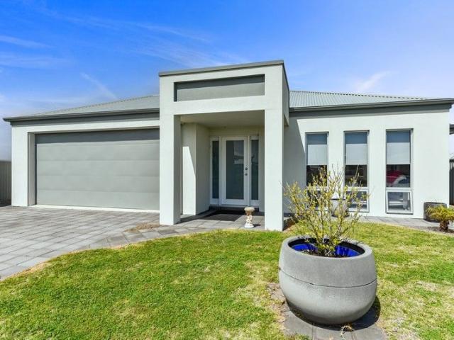 Absolute Waterfront Living at Cape Jaffa Tranquility Meets Style