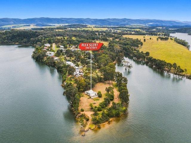 Absolute Waterfront Living Glenmaggie's Best Address