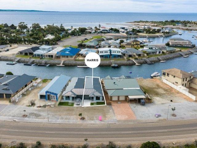 Absolute waterfront living in the heart of Tumby Bay.