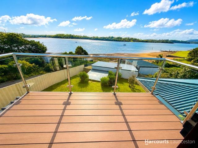 Absolute Waterfront Living in Beautiful Beauty Point