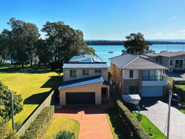 Absolute Waterfront Living on Lake Macquarie