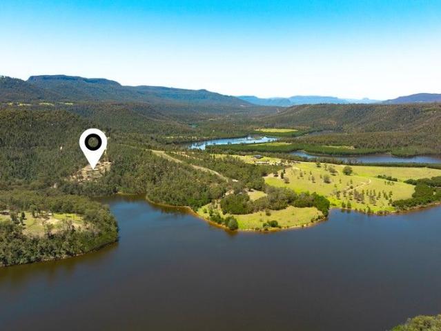 ABSOLUTE WATERFRONT PEACE BEAUTY NATURE RARE HIDDEN PRIVACY