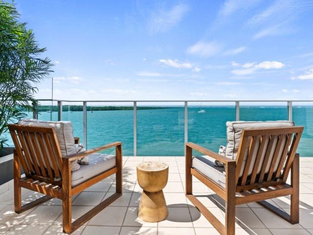 Absolute Waterfront Position with Breathtaking Views