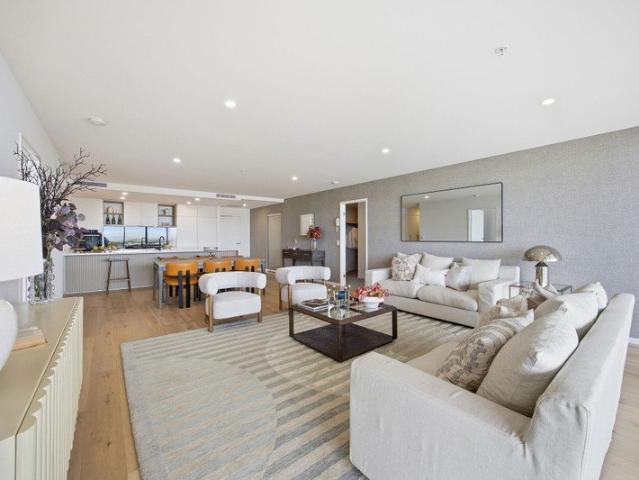 Absolute Waterfront Skyhome Elevated Luxury at Athena Quays