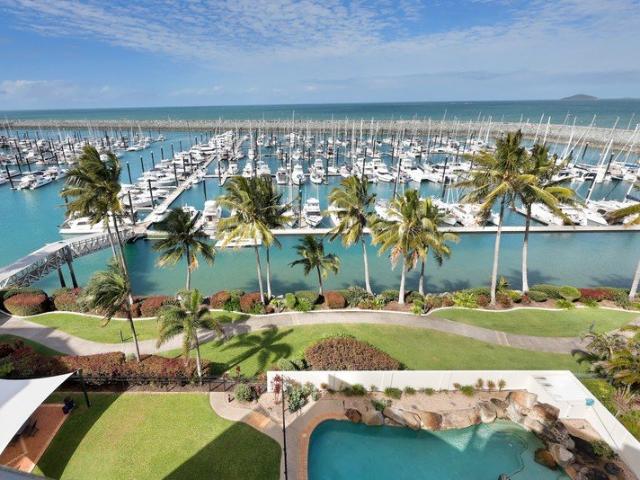 ABSOLUTE WATERFRONT! TOP FLOOR PENTHOUSE, FULLY RENOVATED