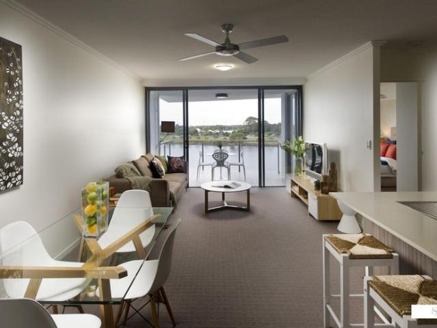 Absolute Waterfront Unit in SCU Hospital Precinct