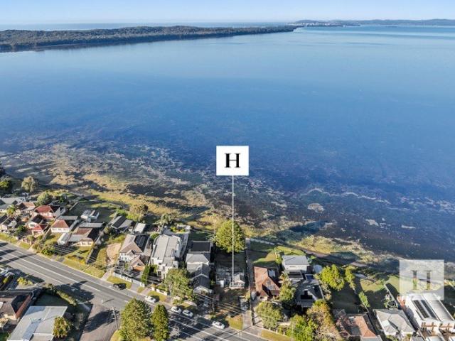 Absolute Waterfront with 1,062sqm of Possibility