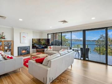 ABSOLUTE WATERFRONT