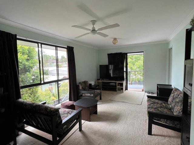 ABSOLUTE BARGAIN Very Spacious, Well Presented Unit
