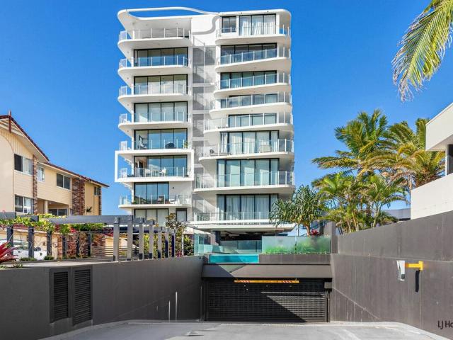 Absolute Beachfront Apartment with Ocean Views In Prime Location
