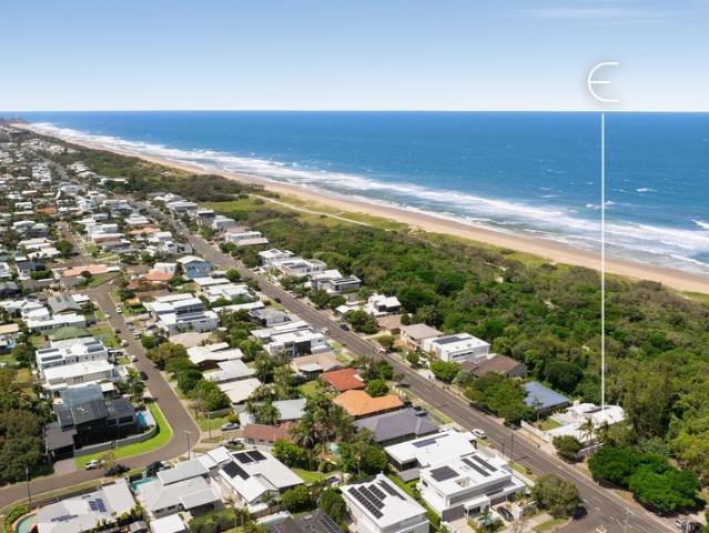 ONLY 1 NEIGHBOUR AND A WHOLE COAST LINE AS YOUR BACKYARD