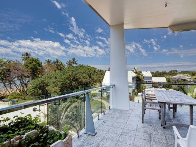 Absolute Beachfront Highrise, Mission Beach, Tropical NQ