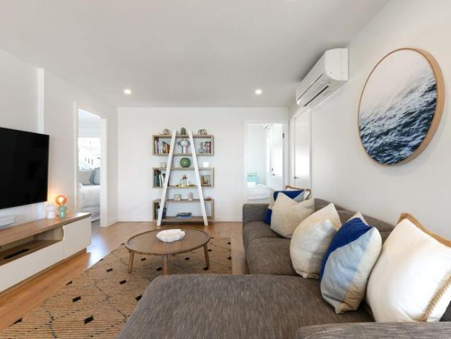 Absolute Beachfront House in centre of Lennox Head with pool