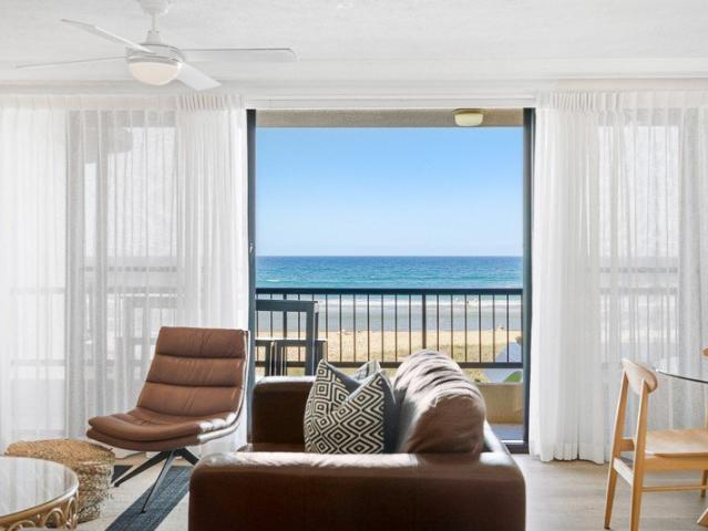 Absolute Beachfront, Fully Furnished in Tugun