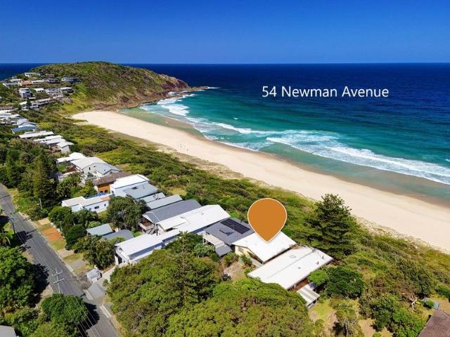Absolute beachfront ~ Laurie and Val's