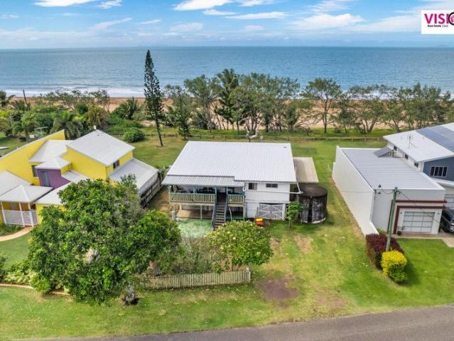 ABSOLUTE BEACHFRONT LIVING IN SARINA BEACH!
