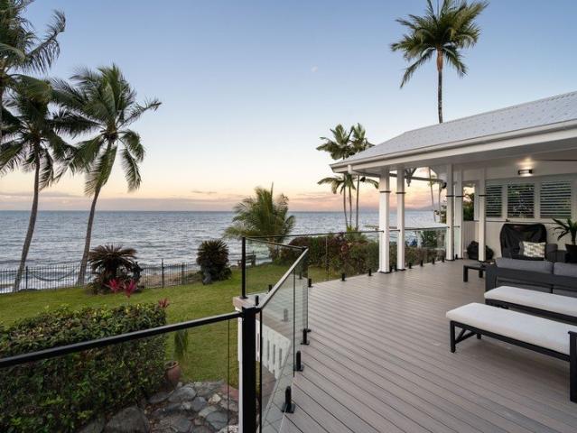 Absolute beachfront: stylish, ocean views & room for caravan