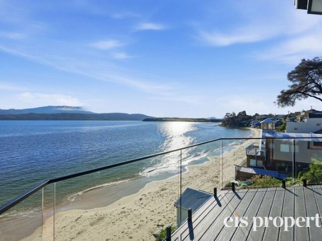 Absolute beachfront. where every day feels like a Holiday!