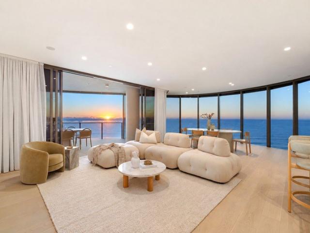 Absolute Beachfront 3 Bed in Royale Gold Coast
