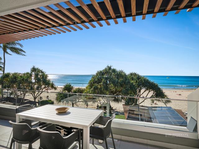 Absolute Beachfront: 5 Star Apartment, Rooftop Terrace & Spectacular Views