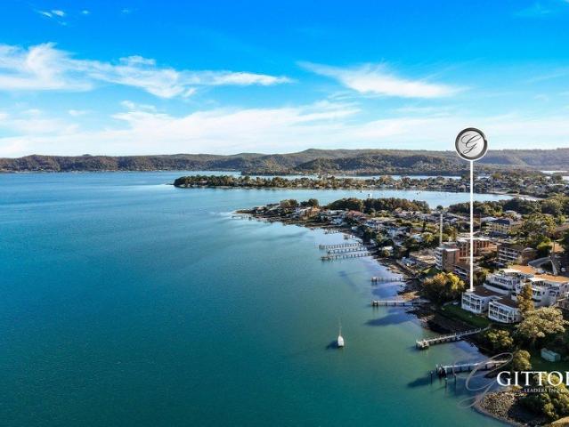 Absolute Deep Waterfront & Spectacular 180 Degree Views