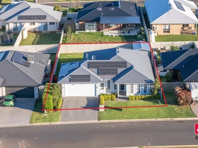 ABSOLUTE FAMILY HOME IN OUTLOOK ESTATE