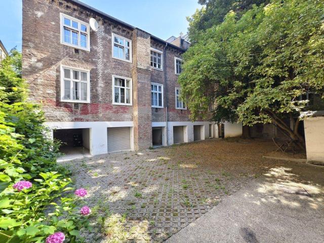 ABSOLUTE HOFRUHELAGE TEILUNG AUF ZWEI EINHEITEN MÖGLICH KÜCHE UND ZWEI BADEZIMMER!