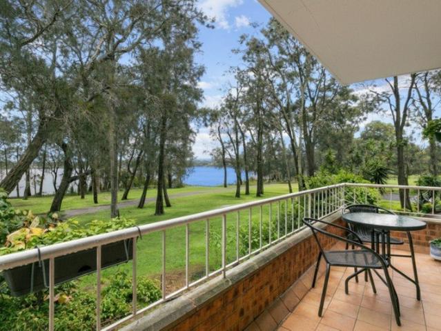 Absolute Lakefront Retreat with Peaceful Narrabeen Lagoon Backdrop