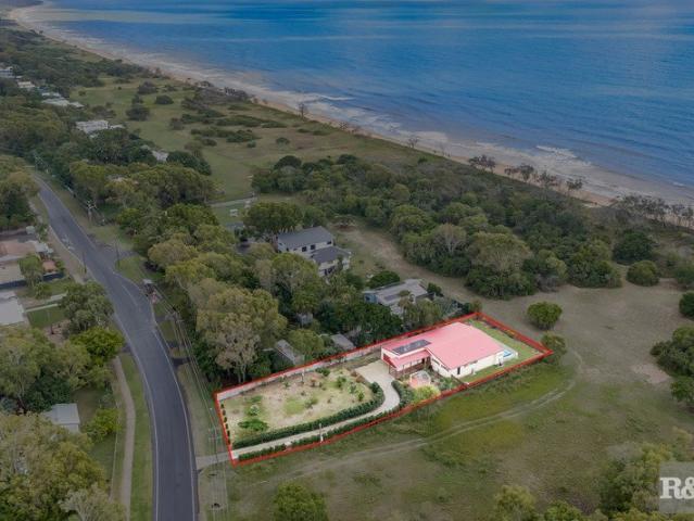 Absolute Oceanfront Luxury in Moore Park Beach Designer Living on 2,082m²
