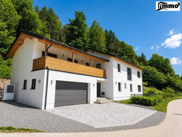 Ein Rückzugsort der besonderen Art – Rarität mit eigenem Wald & Seeblick