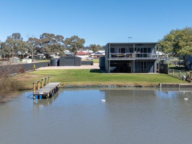 Absolute River Frontage Prime Murray Bridge Location