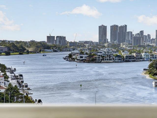 Absolute Riverfront Apartment with Uninterrupted Main River Views