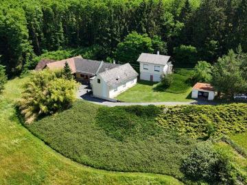 Absolute Ruhelage: Dreikanthof 129m² mit Wirtschaftsgebäude und Kellerstöckl in Alleinlage in Limbach Südburgenland!