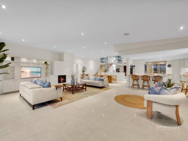 Absolute Seaside Treasure Beyond Expectations  Rooftop Terrace Magical Views & 3 Minutes to Sand