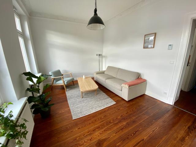 Absolute Silence, Lot's of Sun AND Central: renovated 2.5 Room Apartment in Historic Building