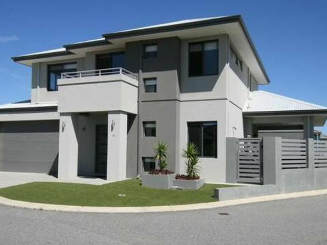 Absolute Stunning Home 230 Metres to Ocean Edge