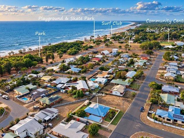 ABSOLUTELY IMMACULATE ONLY 400m TO THE BEACH!
