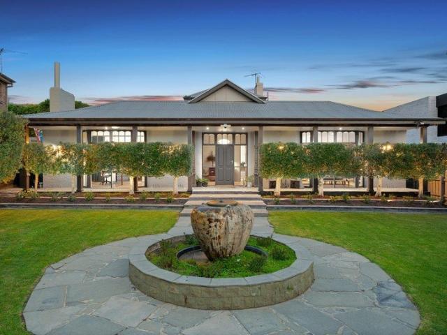 ABSOLUTELY STUNNING EXECUTIVE FAMILY HOME WITH POOL AND MAGNIFICANT GARDENS