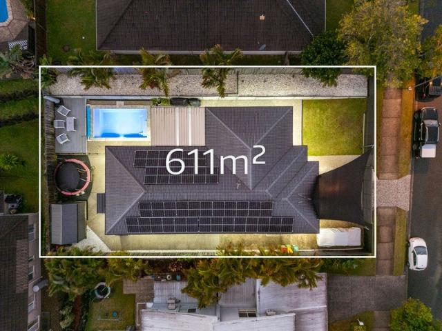 ABSOLUTELY STUNNING FAMILY HOME WITH LUXURIOUS EXTRAS
