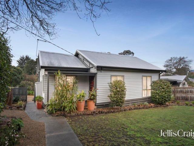 Abundant possibilities on rare 887sqm north facing corner block