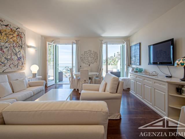 AG DOM A4160 – Three room sea view apartment for rent in Bordighera