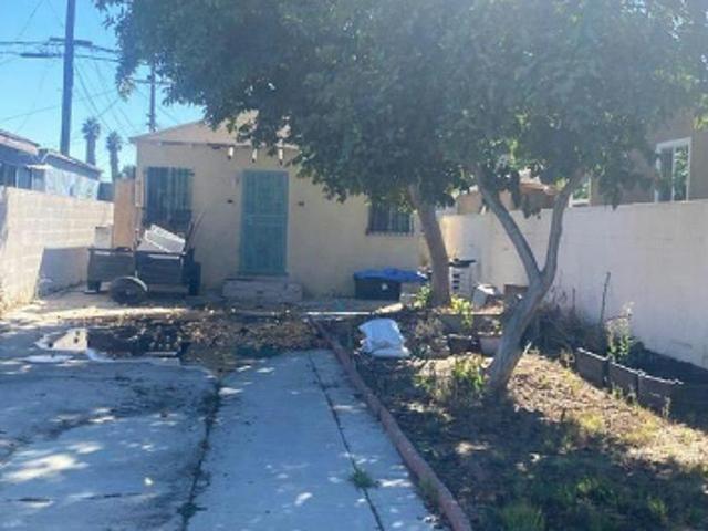 Agnes Ave