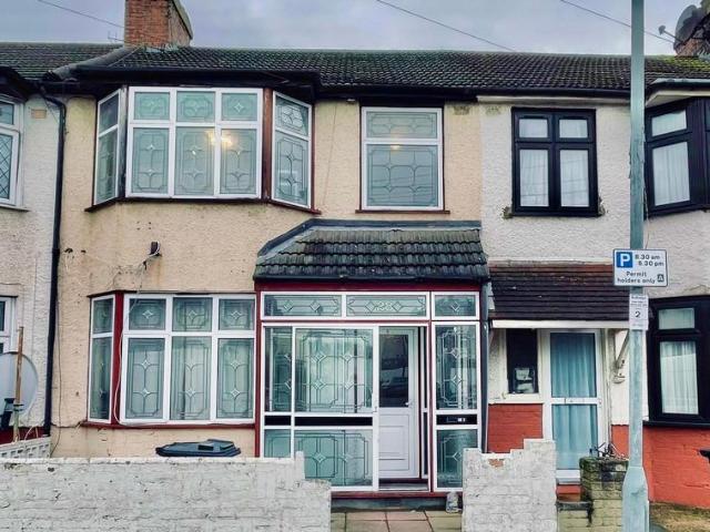 Agnes Avenue, Ilford, IG1 3 bed terraced house to rent £2,750 pcm £635 pw