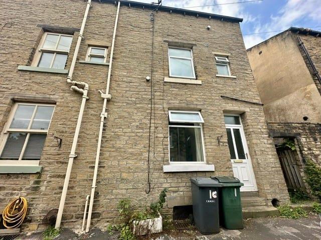 Agnes Street, Beechcliffe, Keighley. 2 bed terraced house to rent £675 pcm £156 pw