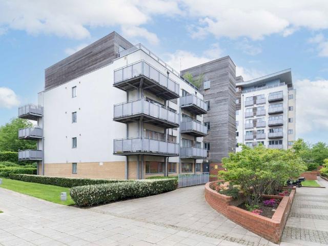 Agate Close, London NW10, 3 bed flat to rent, £2,600 pcm | PrimeLocation